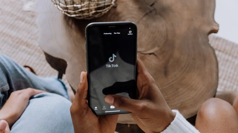 ¿Cuáles son los requisitos para grabar un TikTok sin tener presionado el botón rojo?